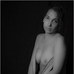 Serena assise / Luc Severs