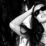 B&W