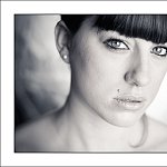 dans les yeux