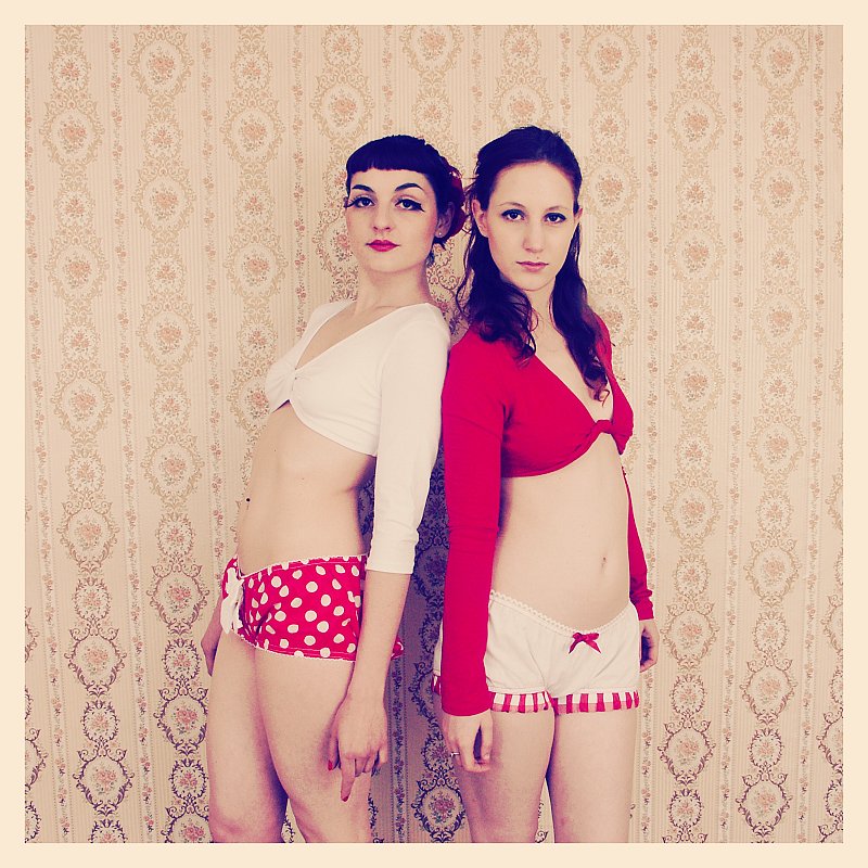 Lily & Lola