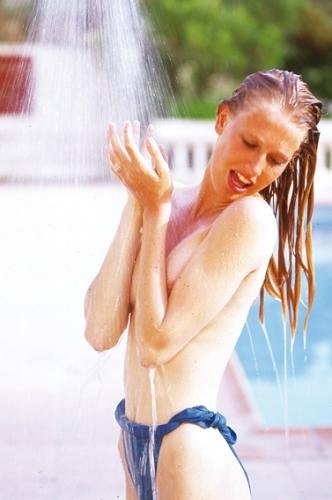 Douche après la piscine