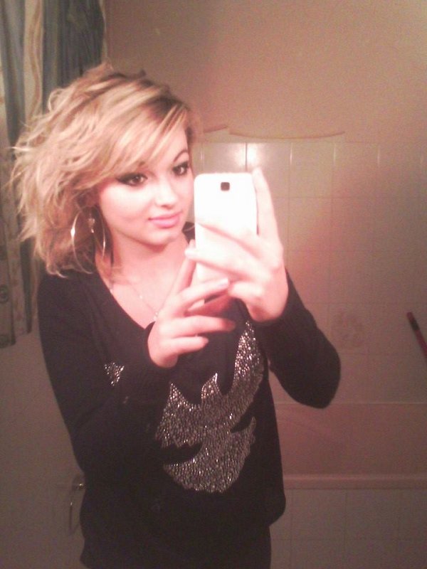 Cheveux naturel sans les extensions. *