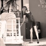 Jeune Fille au Balais