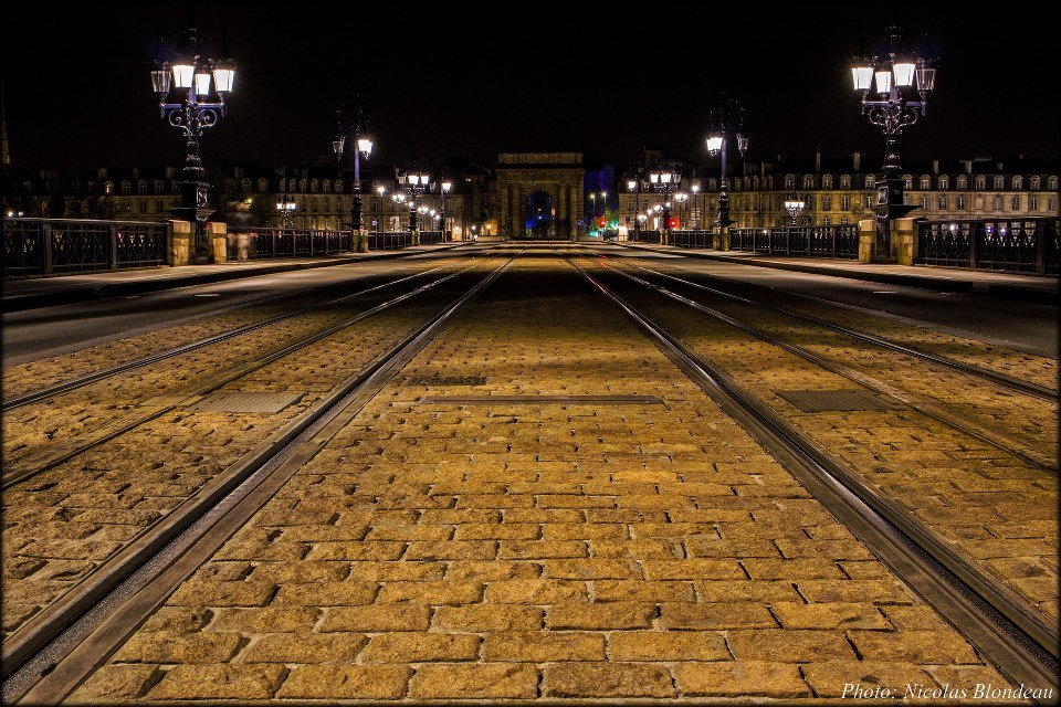 Il empruntait le pont de Pierre pour rentrer.