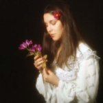Jeune fille aux fleurs