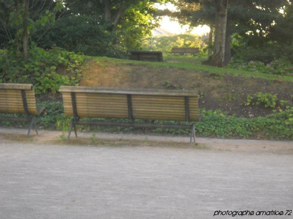 sur les bancs public