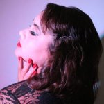 Essaie lumière effet Dita Von Teese 
AureaCllothin
