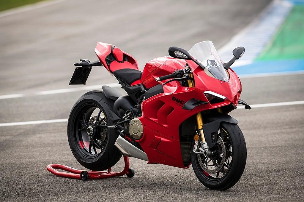 edpicture_ducati_panigale_v4s_static_001_uc355519_